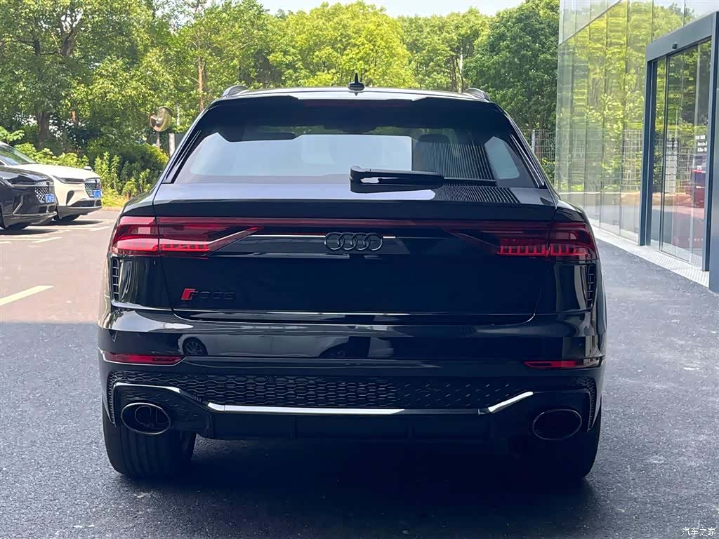 Audi Q8, 2025 3