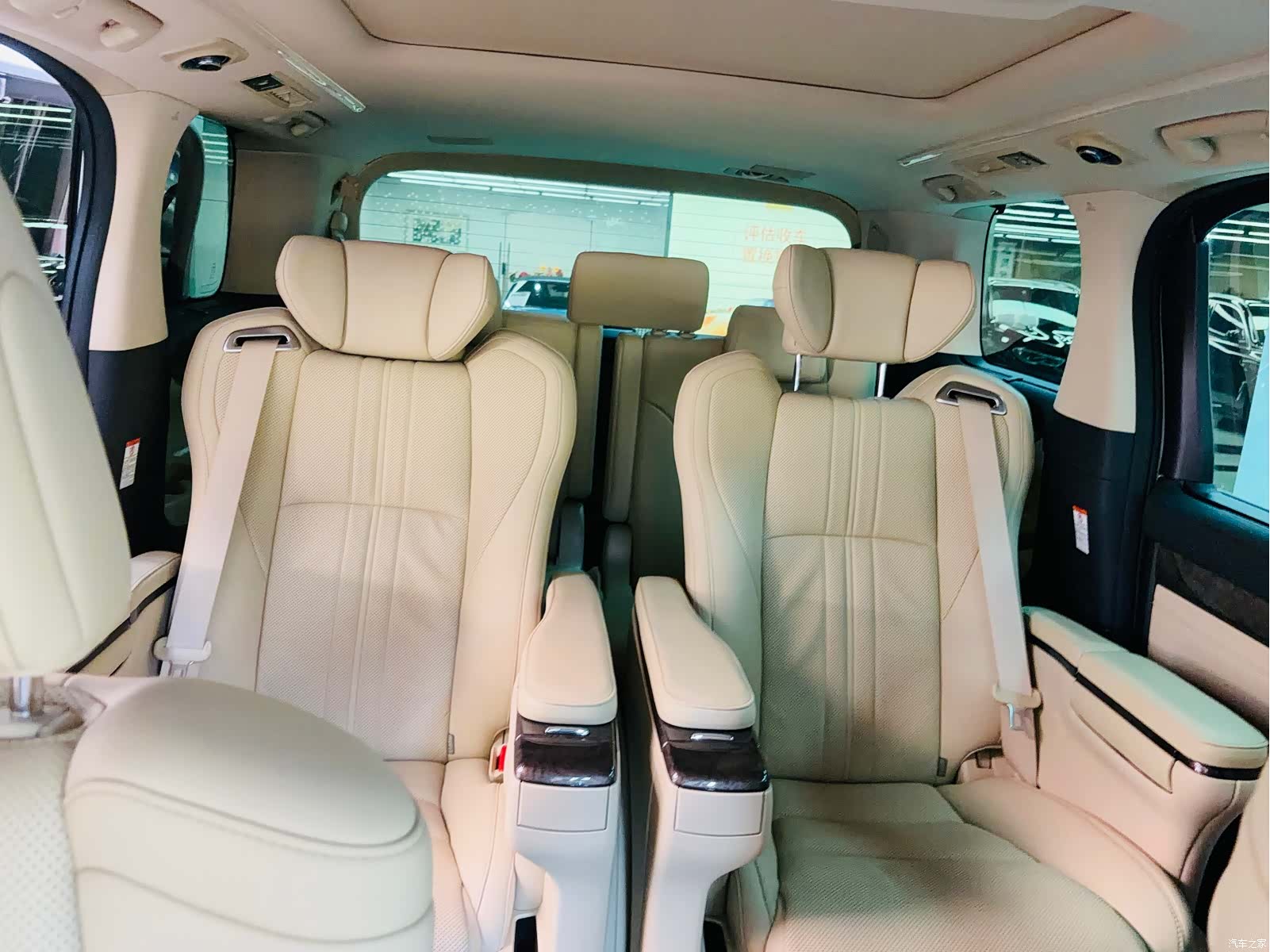 Toyota Alphard, 2022 13
