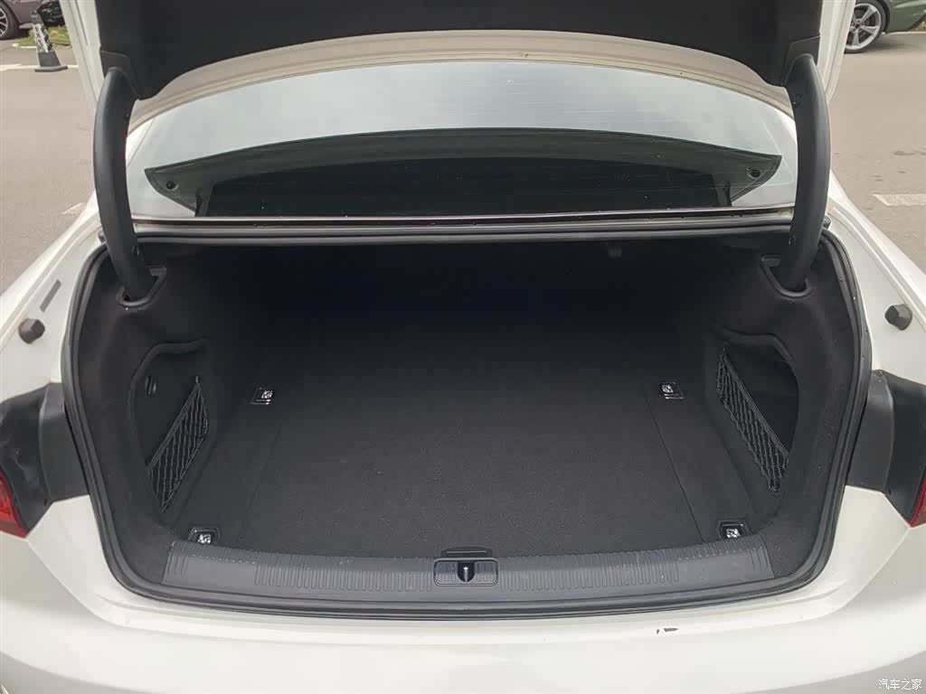Audi A4L, 2020 7