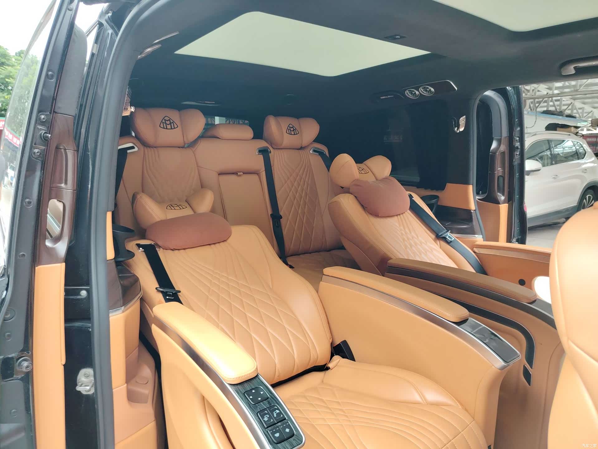 Mercedes-Benz V-Class, 2022 14