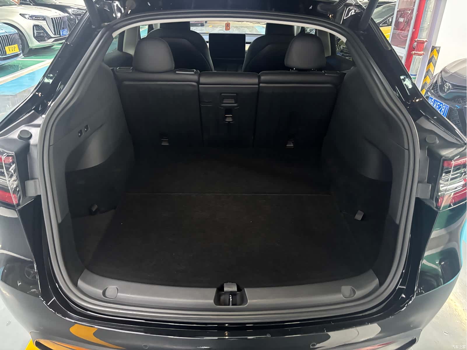 Tesla Model Y, 2023 17