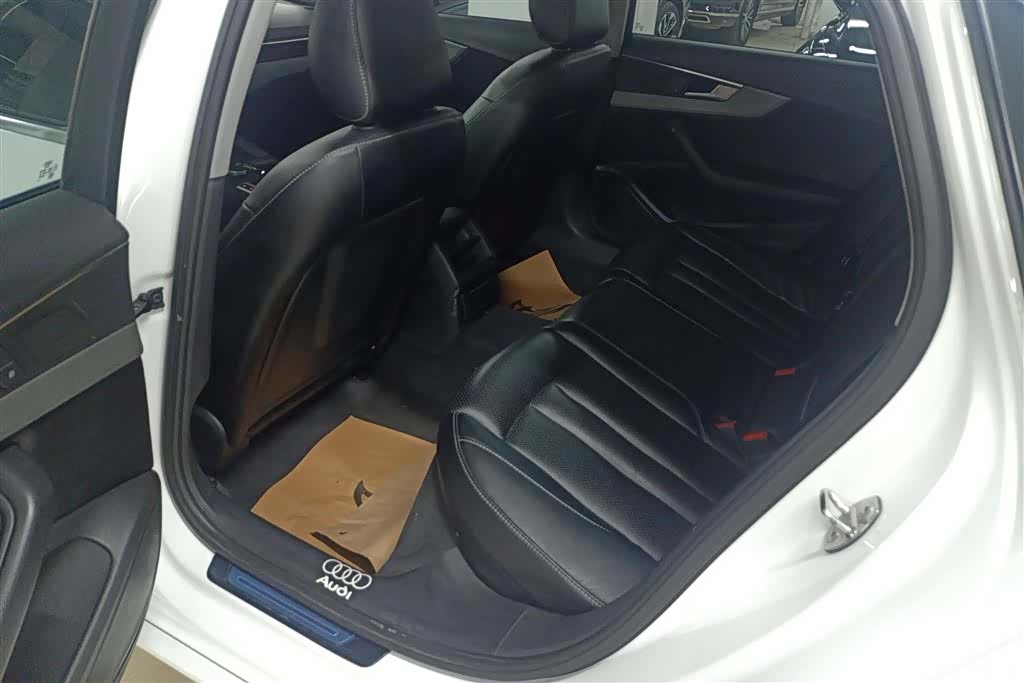 Audi A4L, 2019 11