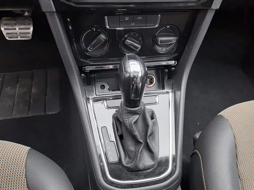 Volkswagen C-TREK Wei Collar