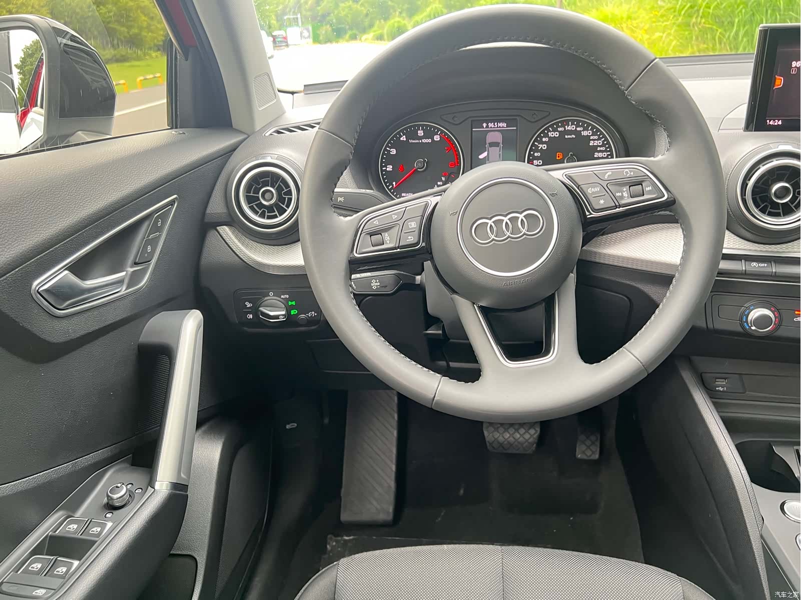 Audi Q2L, 2021 14