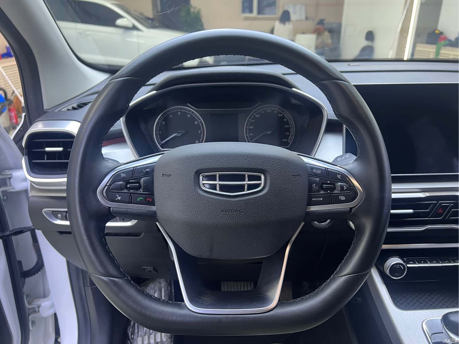 Geely Coolray, 2022 10