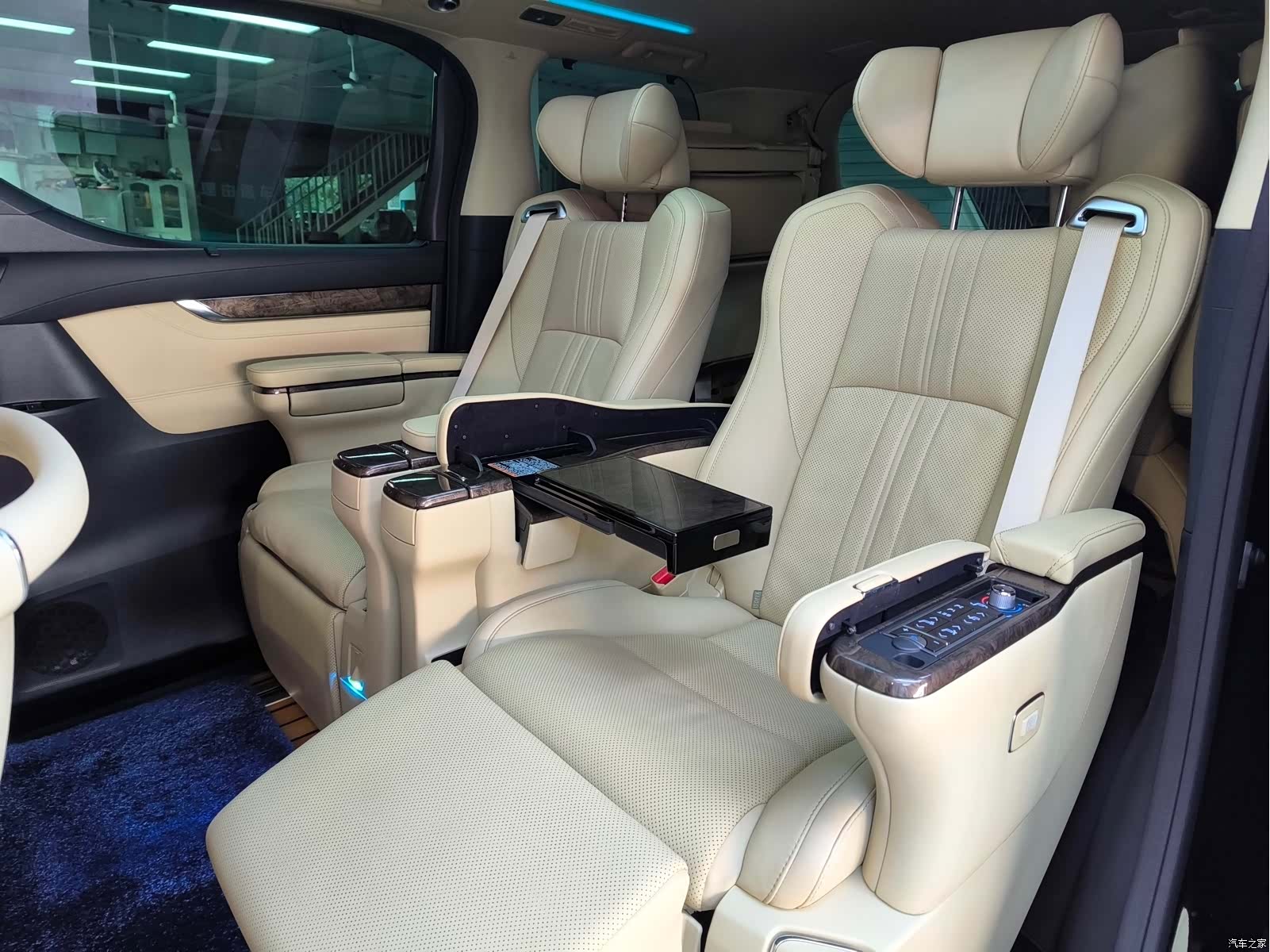 Toyota Vellfire, 2022 16