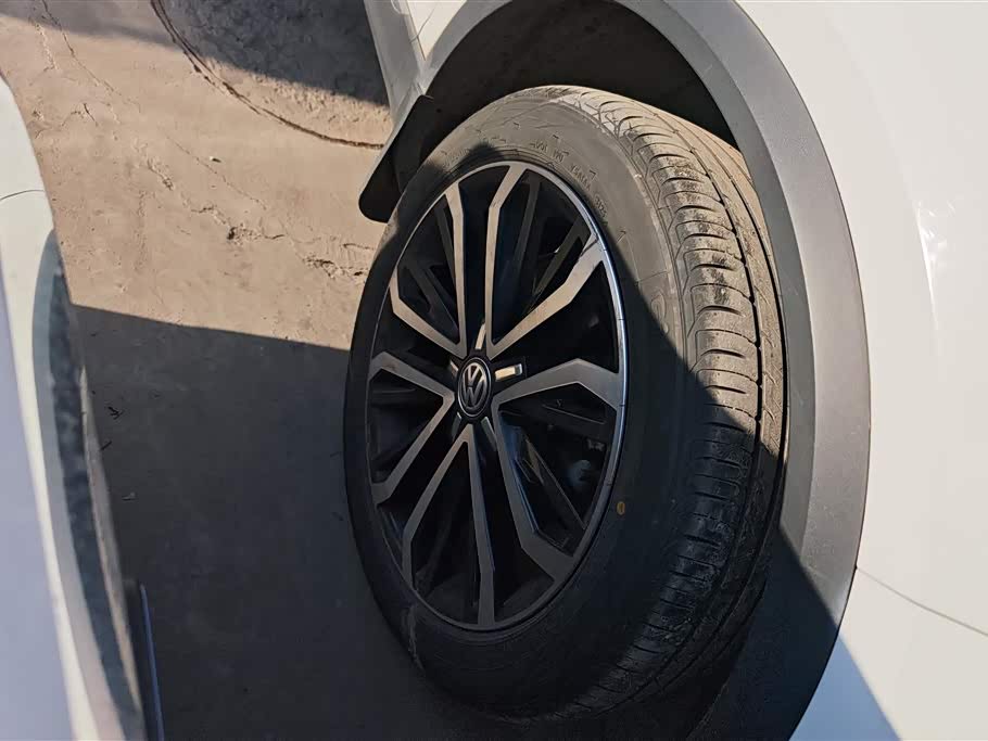 Volkswagen T-ROC exploring Songs