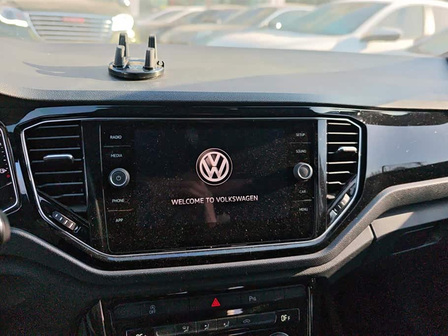 Volkswagen T-ROC exploring Songs