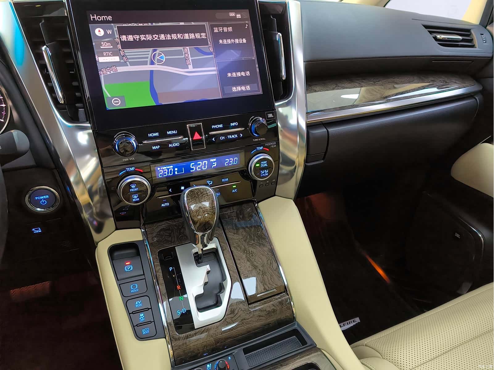 Toyota Vellfire, 2022 9