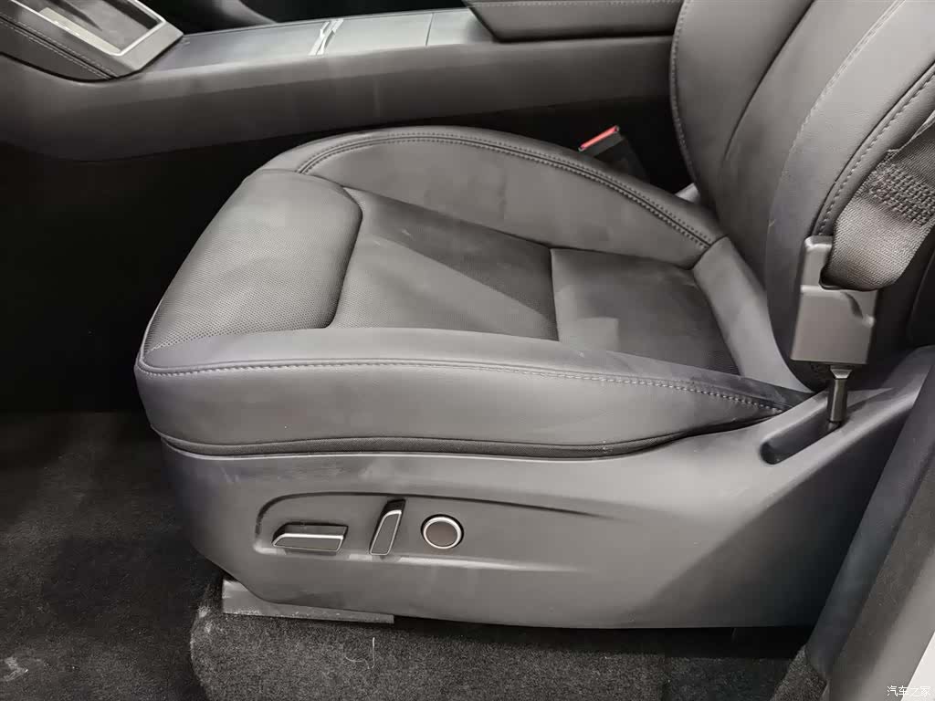 Tesla Model Y, 2025 20