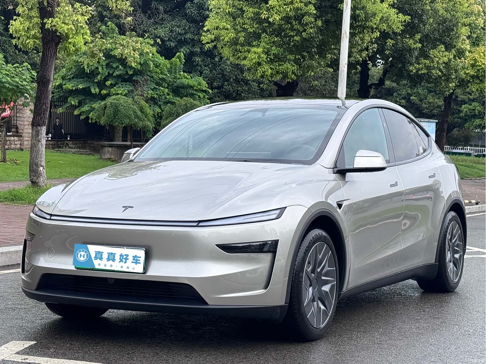 Tesla Model Y, 2025 1