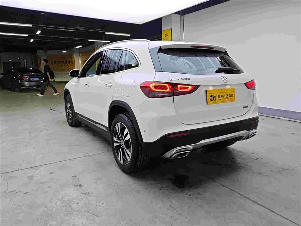 Mercedes-Benz GLA Mercedes-Benz GLA