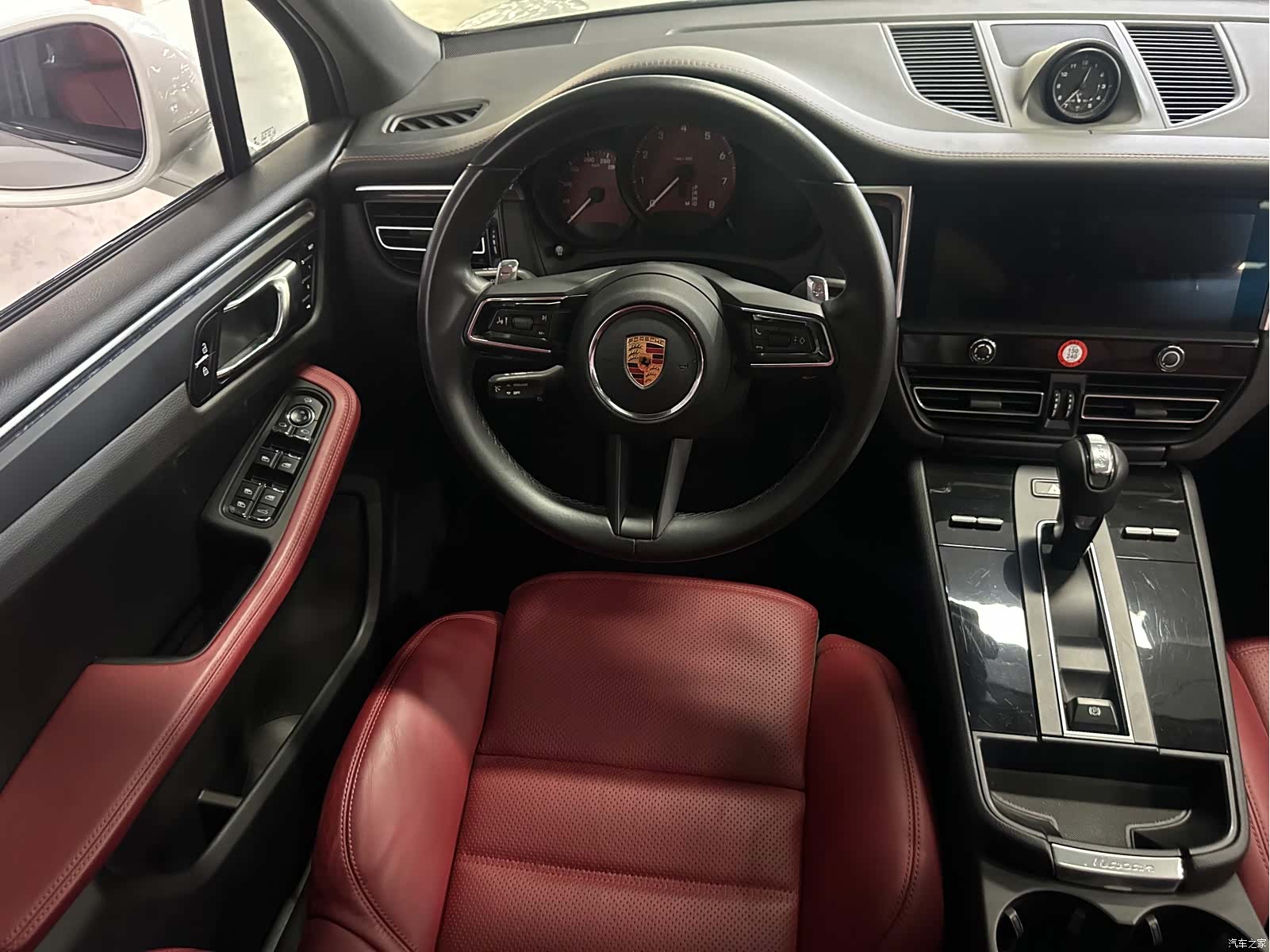 Porsche Macan, 2022 11