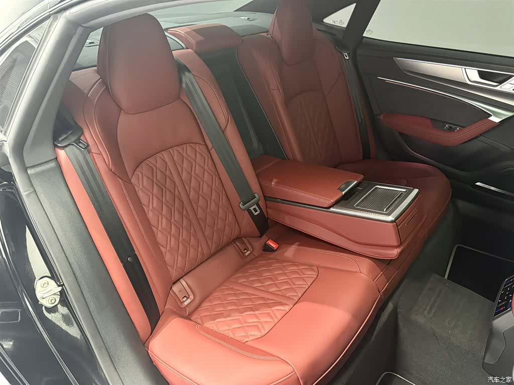 Audi A7L, 2024 15
