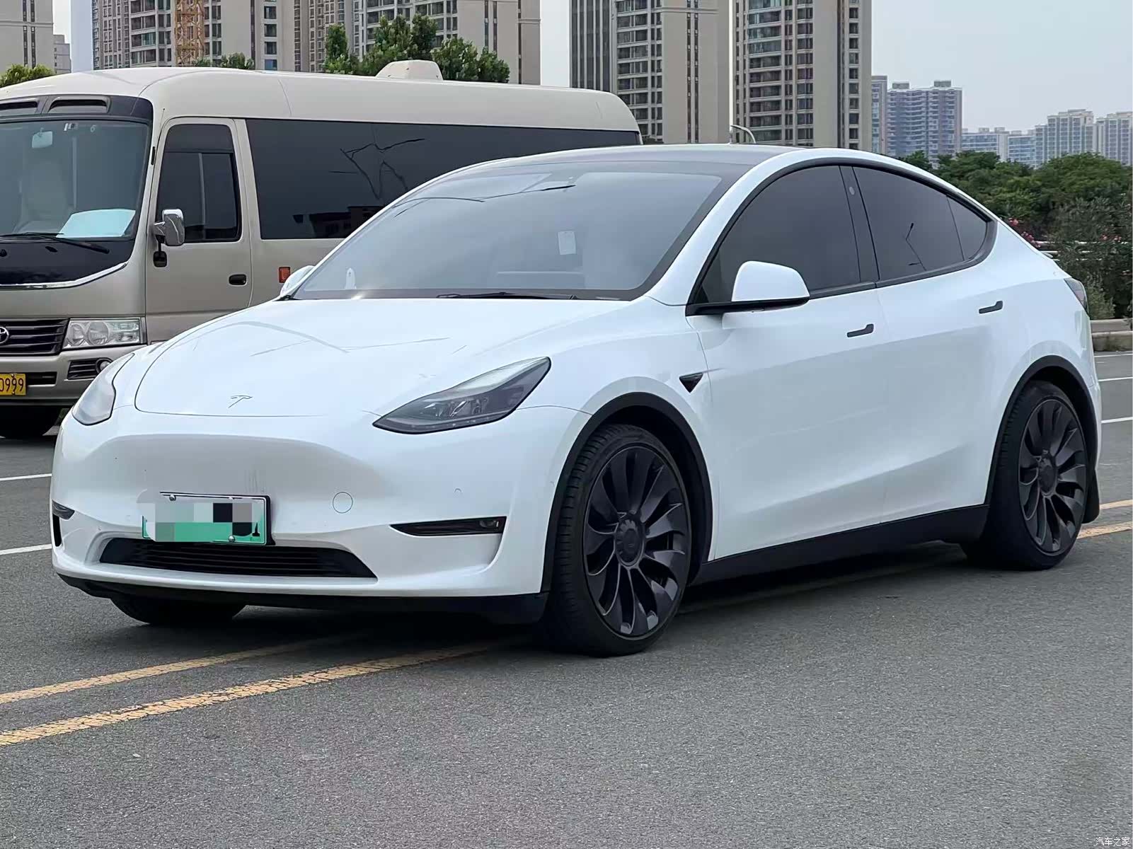 Tesla Model Y, 2023 1
