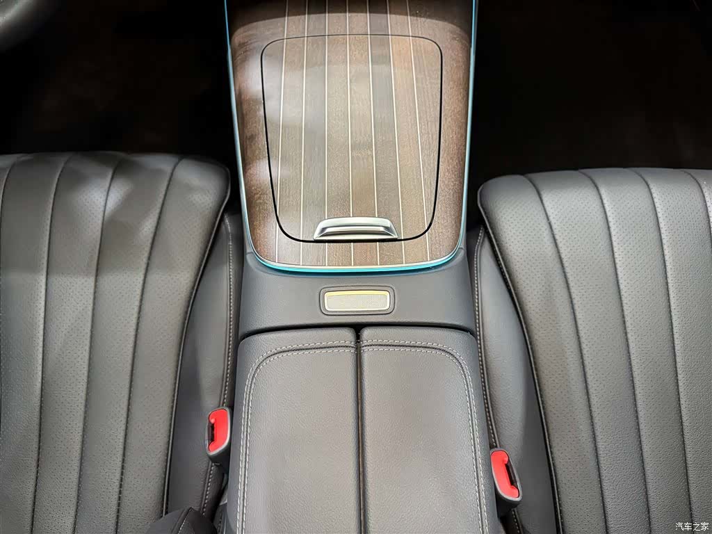 Mercedes-Benz E-Class, 2024 20