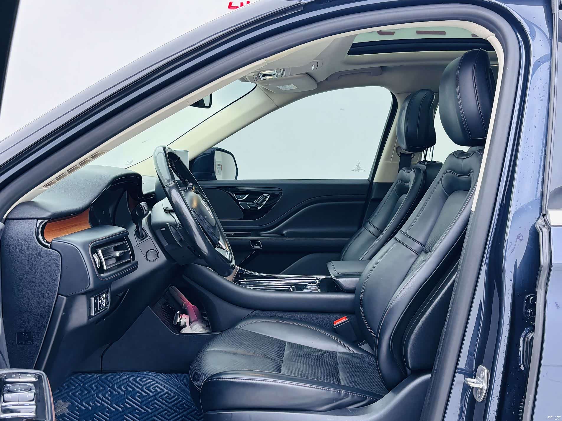 Lincoln Aviator, 2022 8