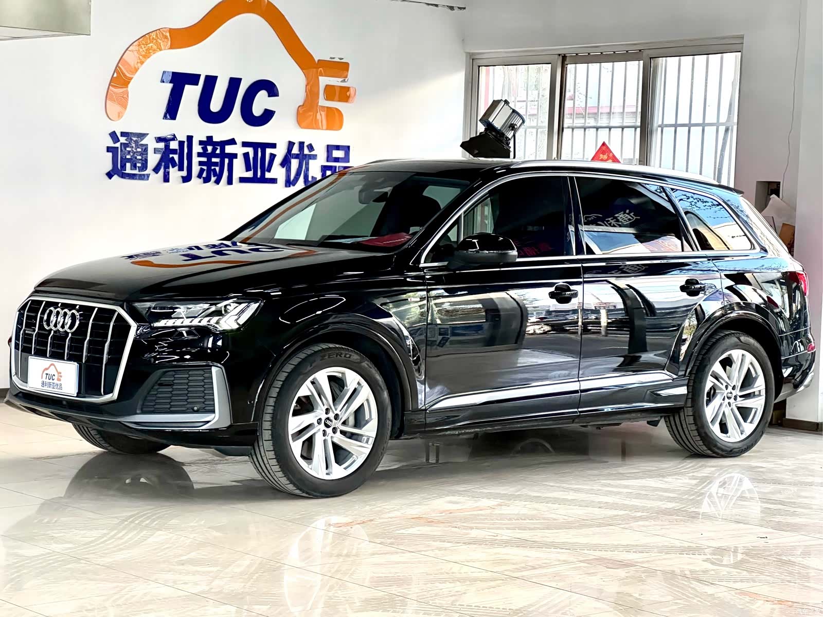 Audi Q7, 2024 1