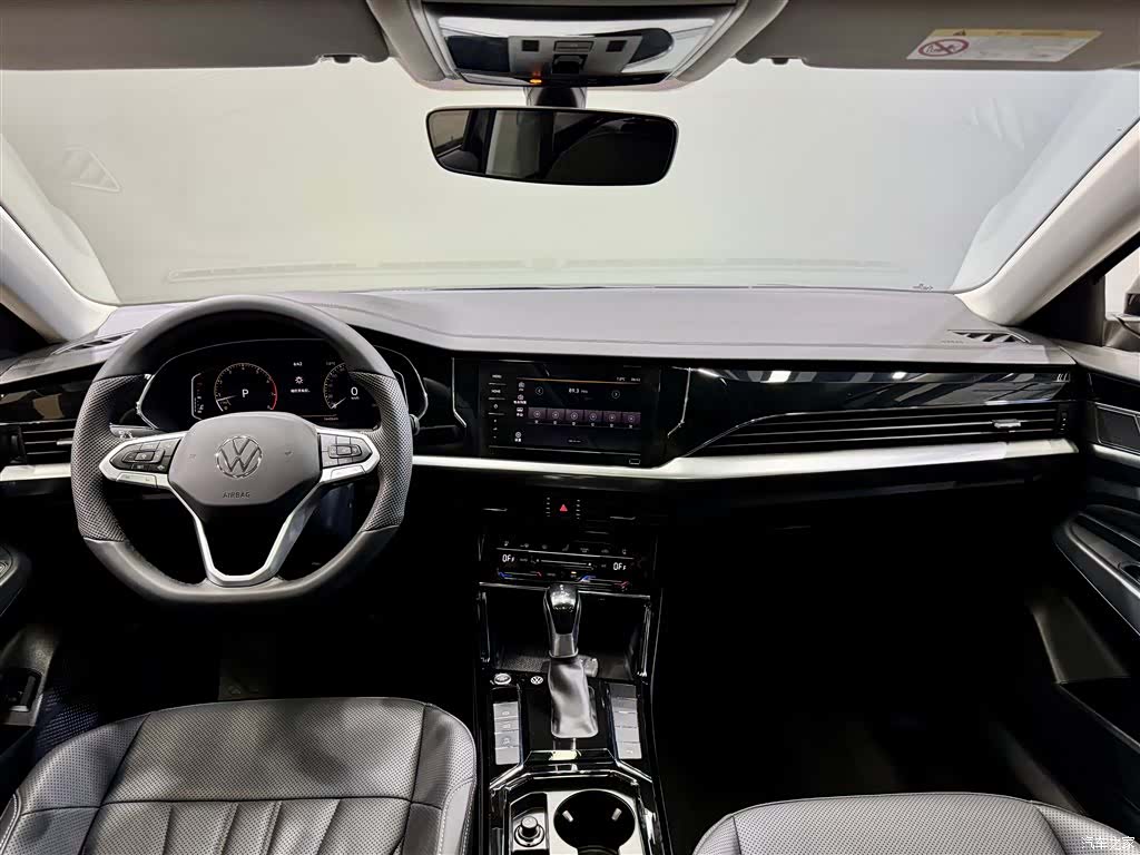 Volkswagen Passat, 2025 13
