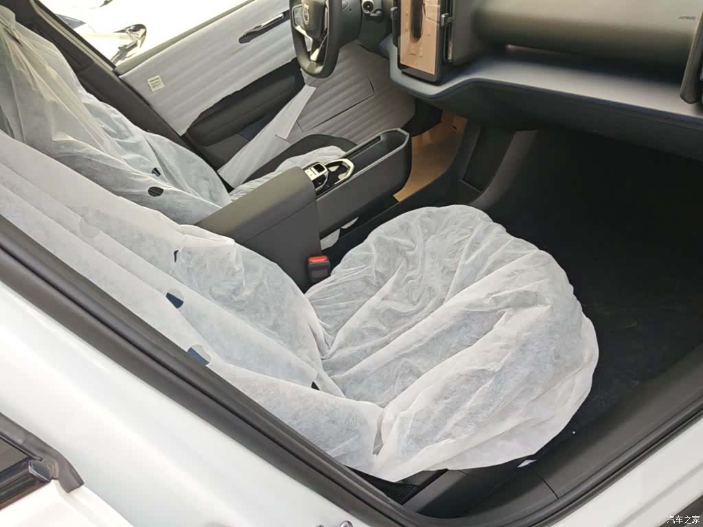 Volvo EX30, 2025 25