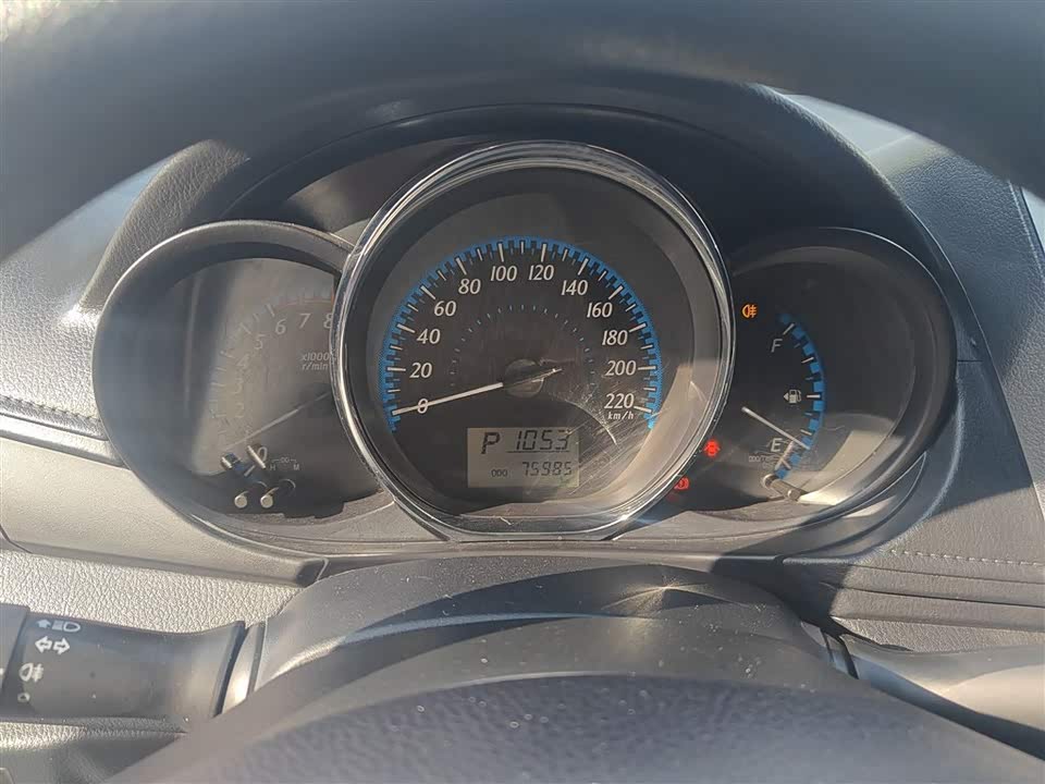 Toyota YARiS L to enjoy