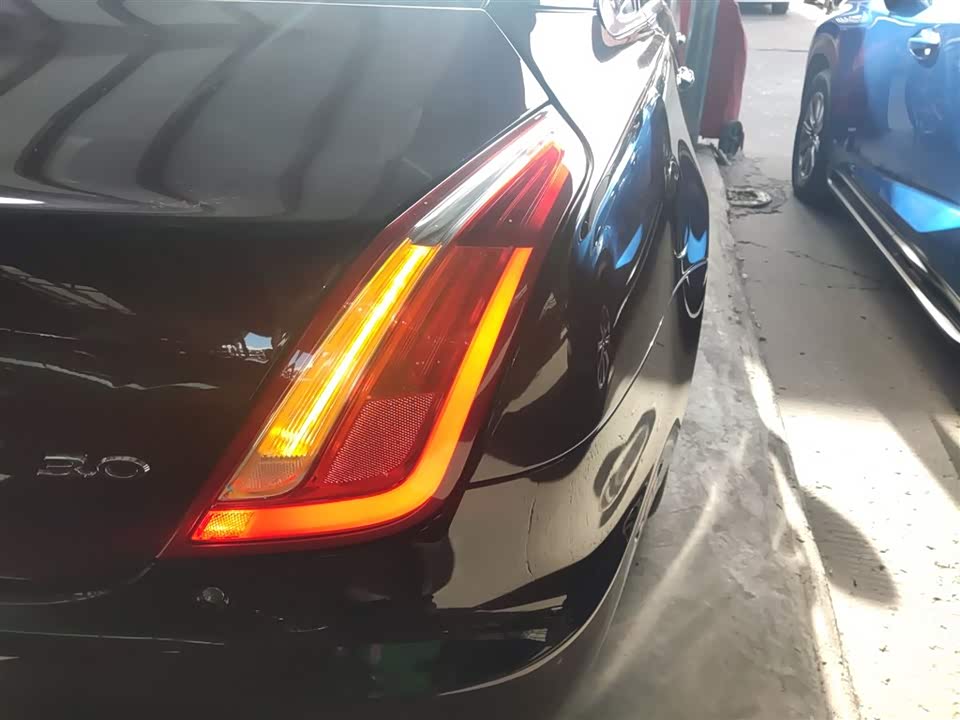 Jaguar XJ