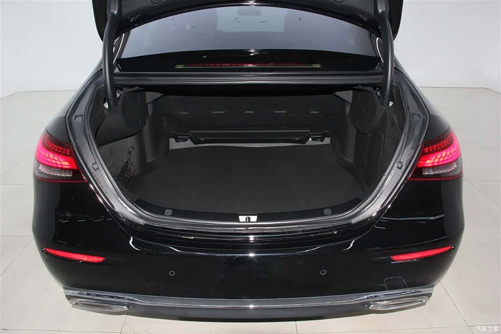Mercedes-Benz E-Class, 2023 25
