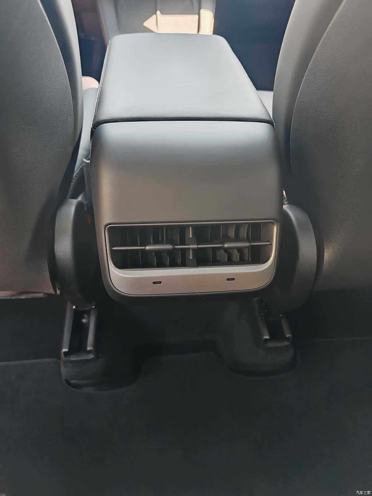 Tesla Model Y, 2024 8