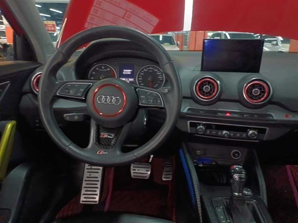 Audi Q2L