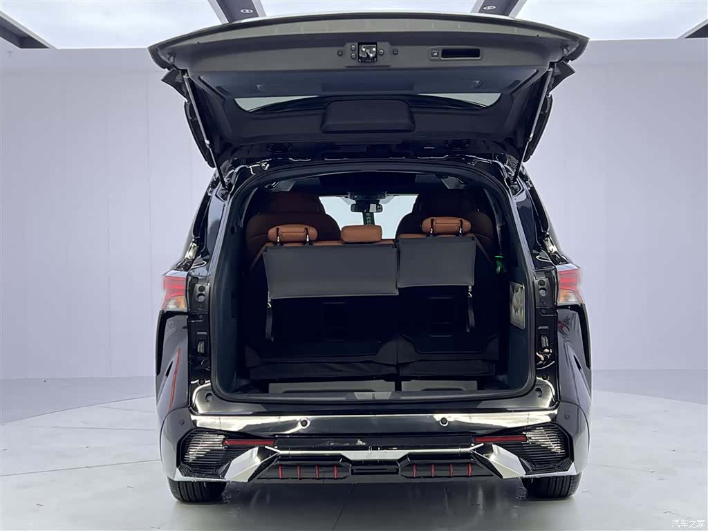 Toyota Granvia, 2024 15