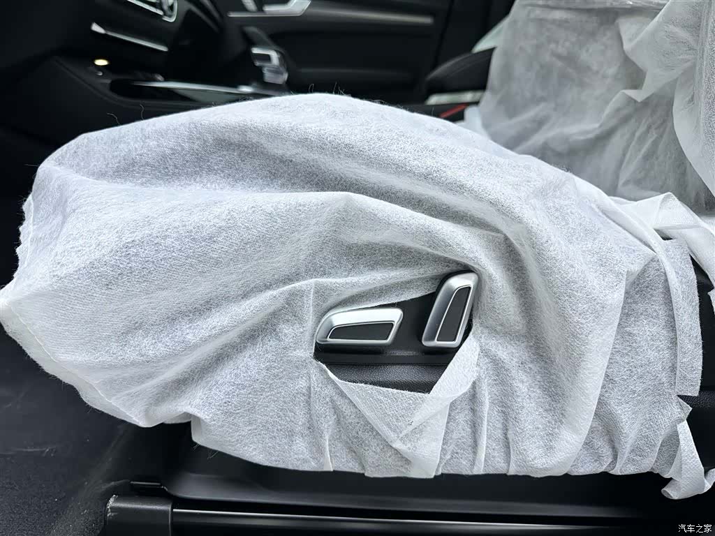 Audi Q5L, 2024 23