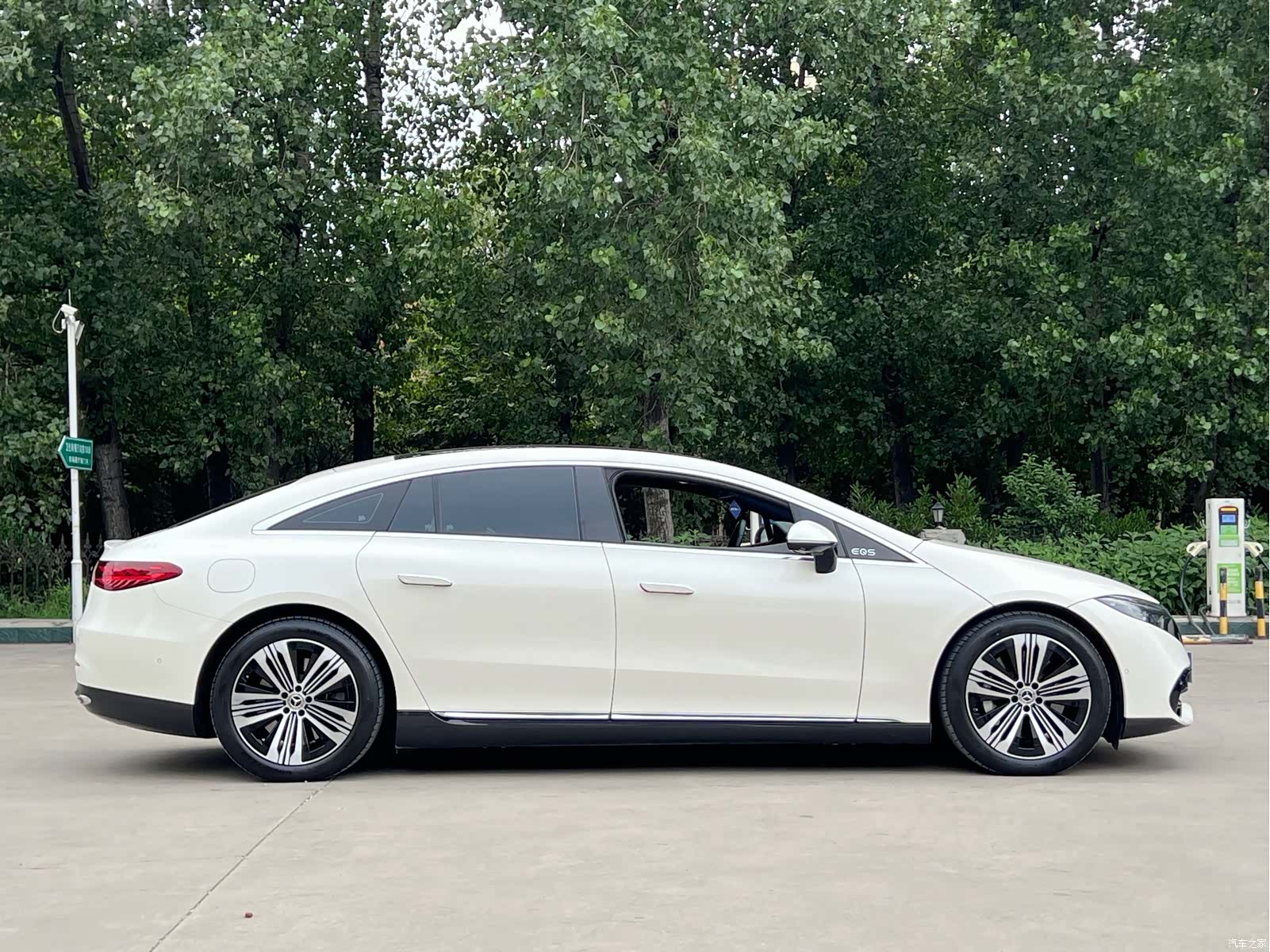 Mercedes-Benz EQS, 2023 6