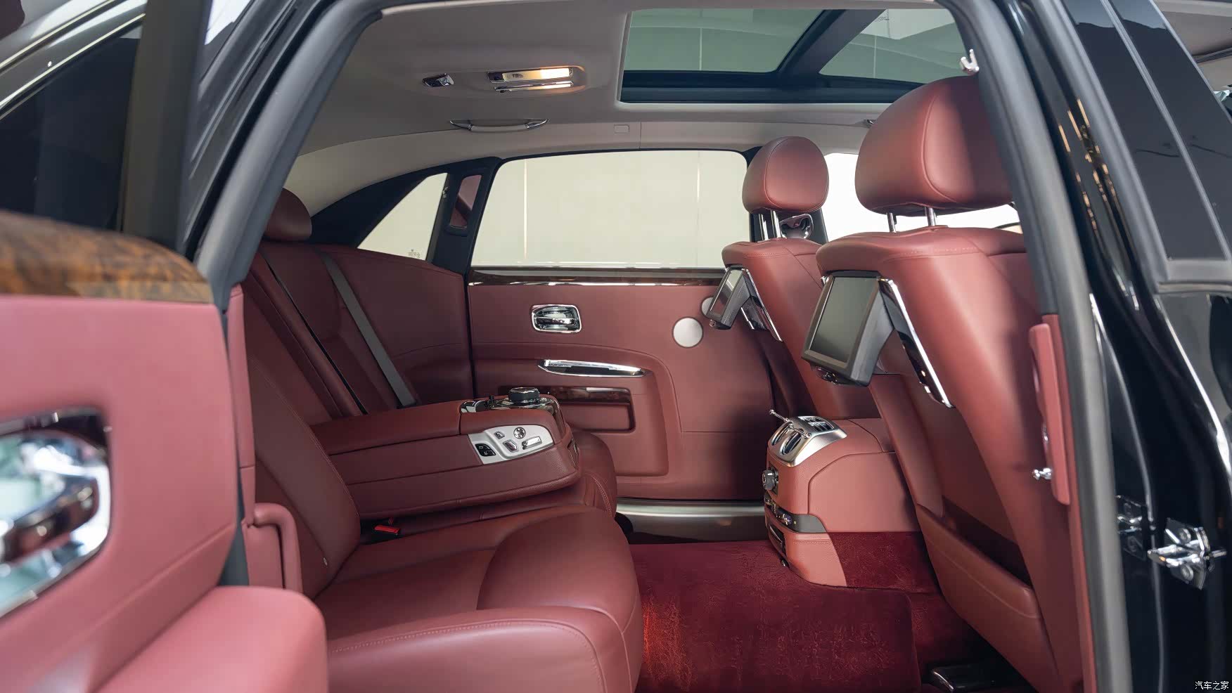 Rolls-Royce Ghost, 2016 12
