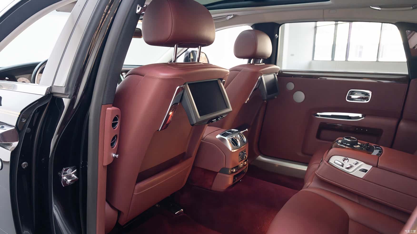 Rolls-Royce Ghost, 2016 13