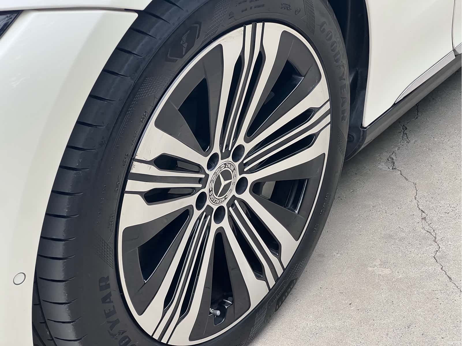 Mercedes-Benz EQS, 2023 8