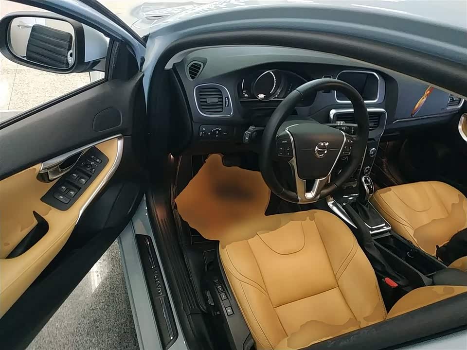 Volvo V40
