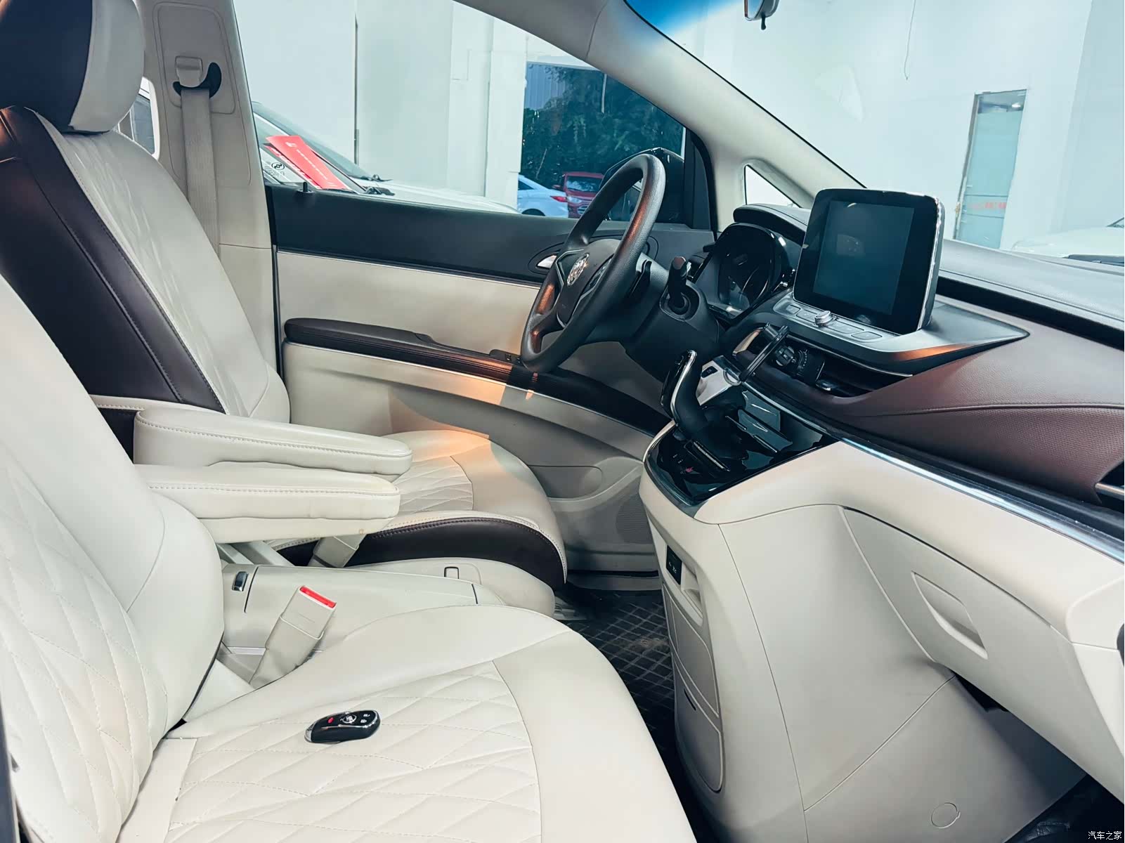 Buick GL8, 2023 4