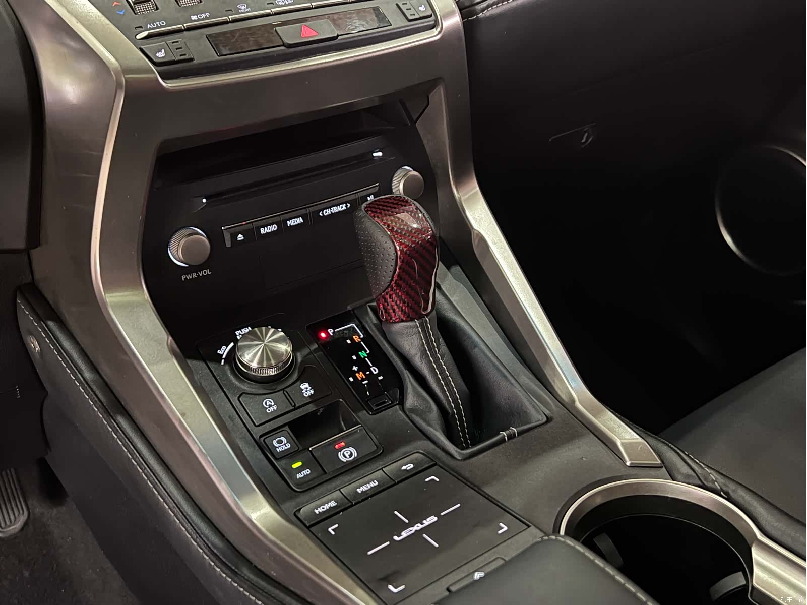 Lexus NX, 2018 12