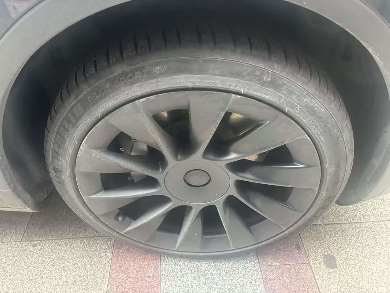 Tesla Model Y, 2024 6