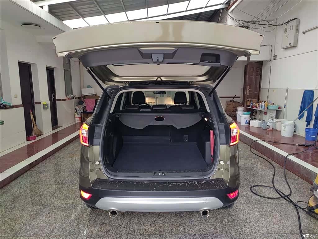 Ford Kuga, 2018 10
