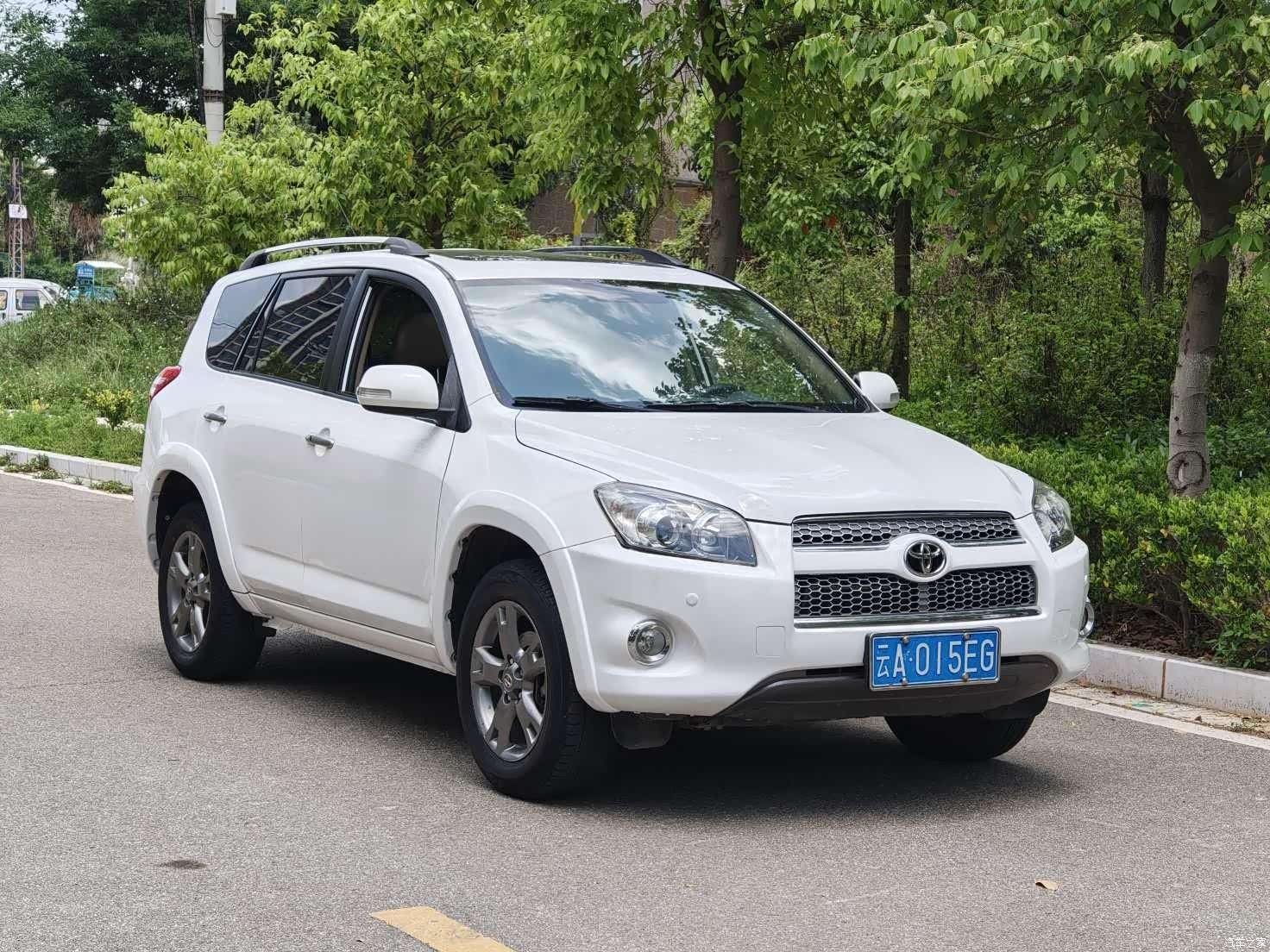 Toyota RAV4, 2013 3