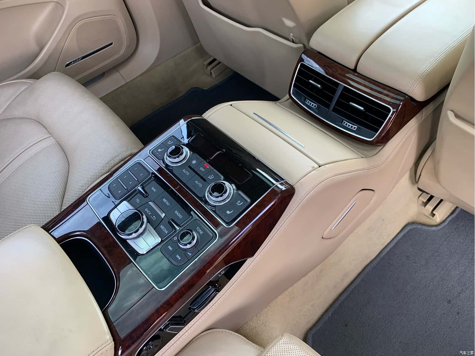 Audi A8L, 2013 31