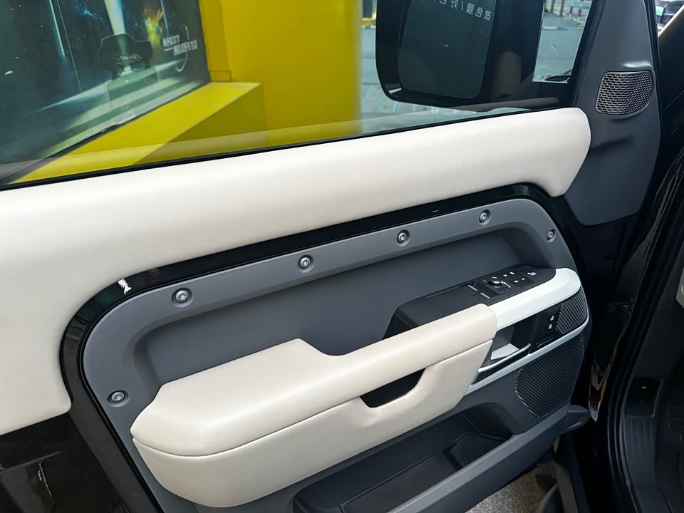 Land Rover guard