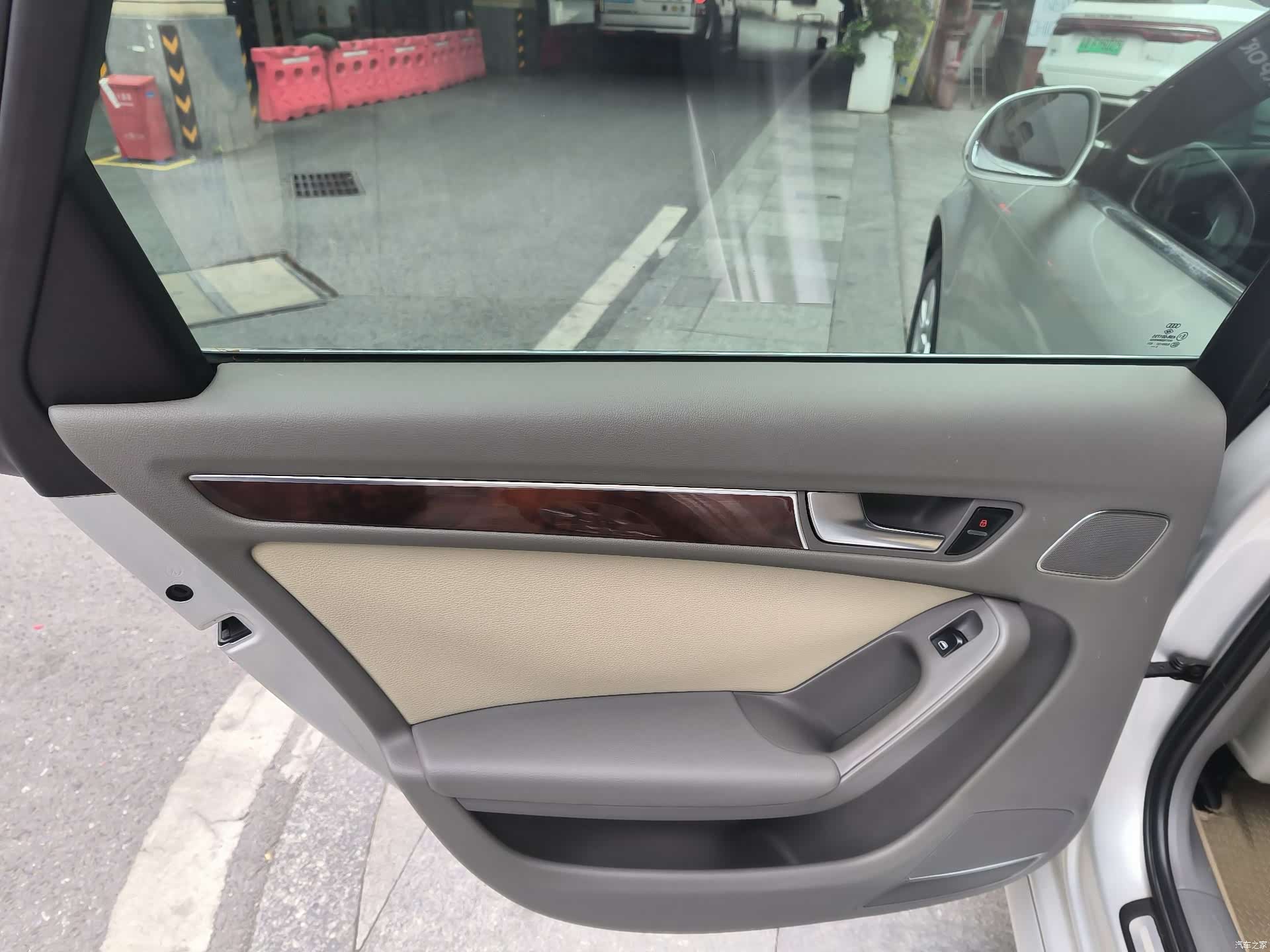 Audi A4L, 2010 13