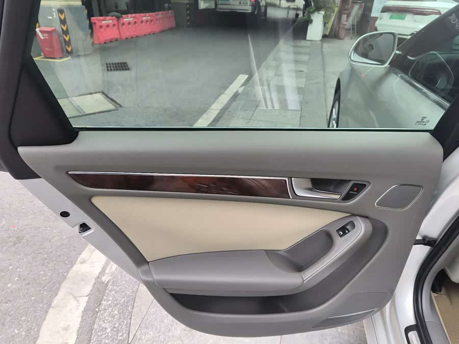 Audi A4L 2010, фото 13