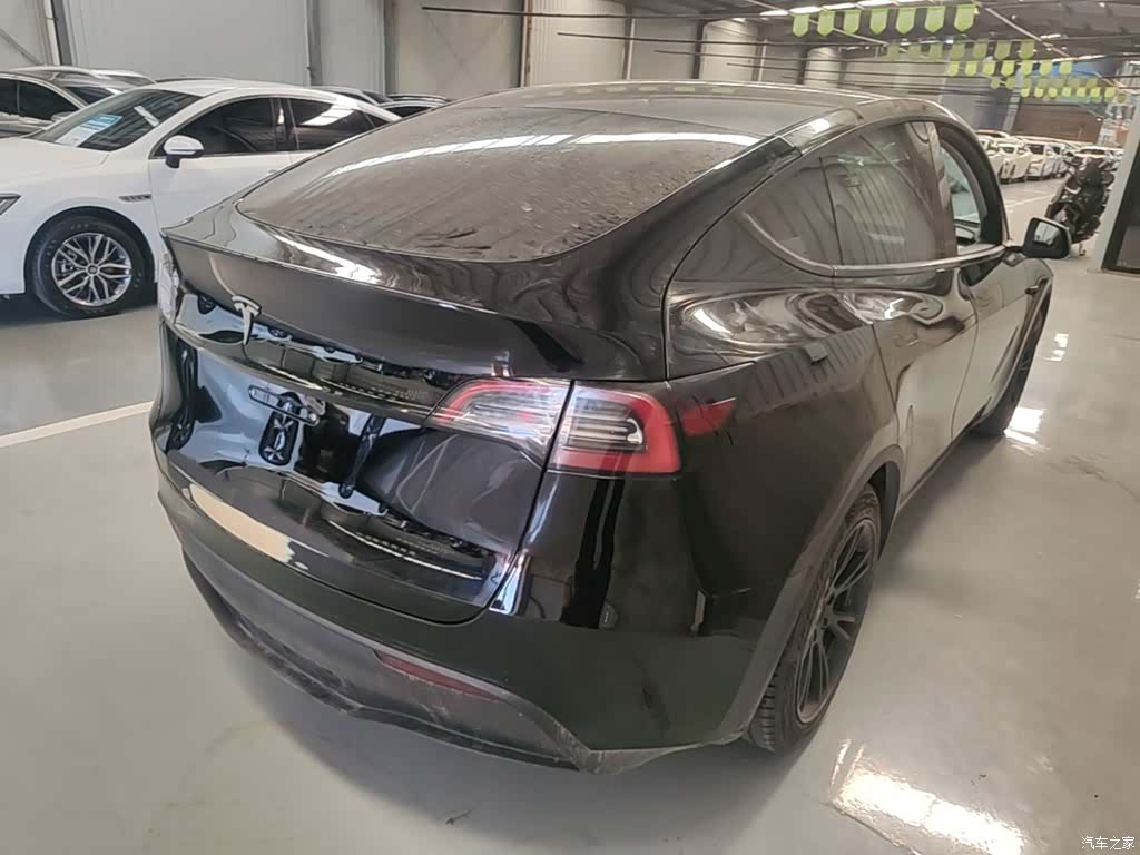 Tesla Model Y, 2023 7