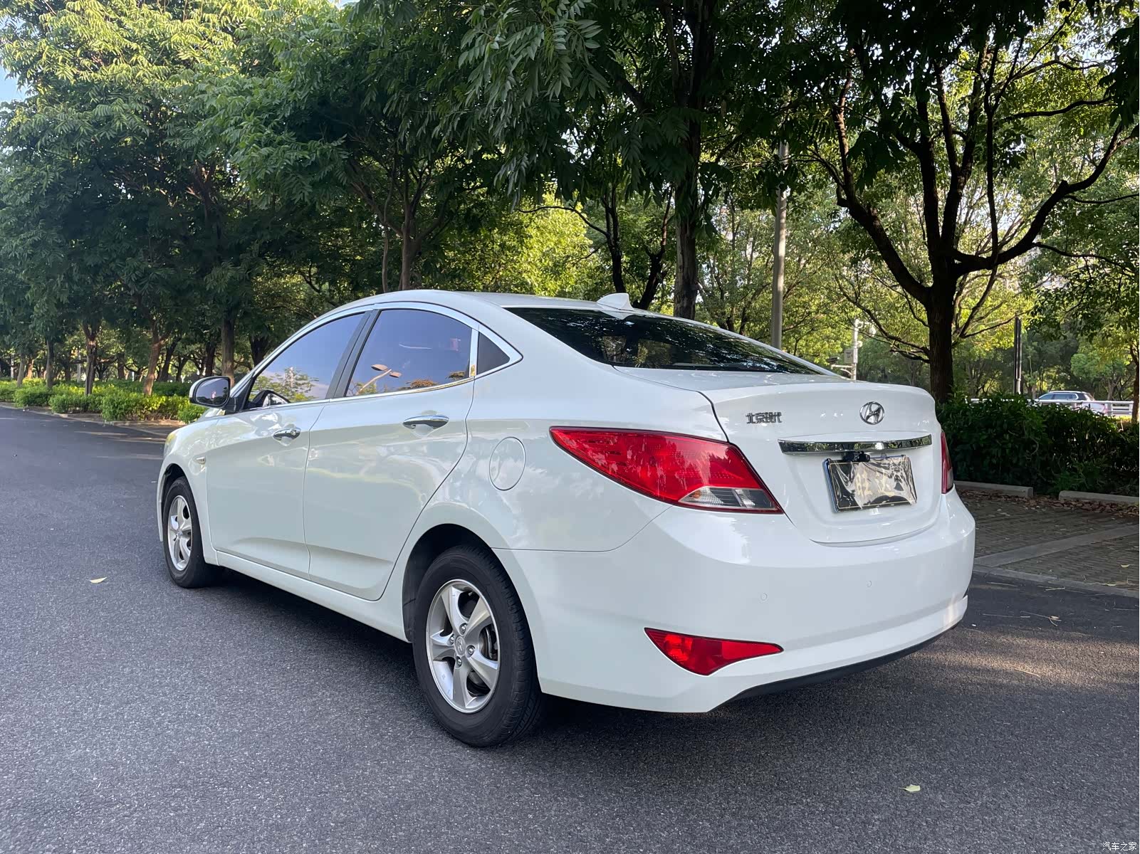 Hyundai GLS, 2016 9