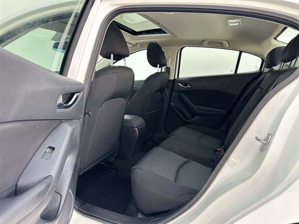 Mazda Mazda3, 2015 14
