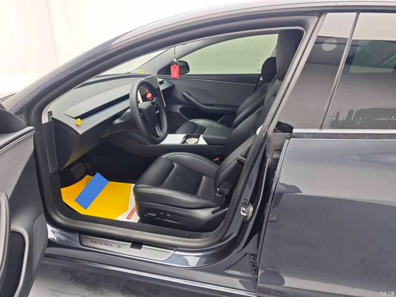 Tesla Model 3, 2025 8