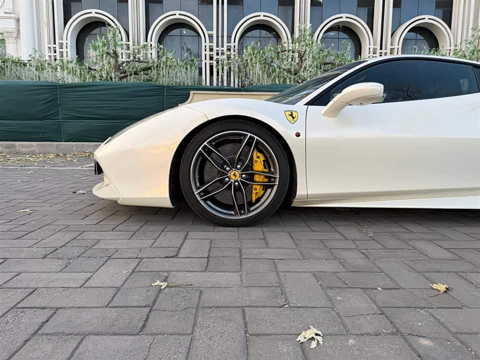 Ferrari 488